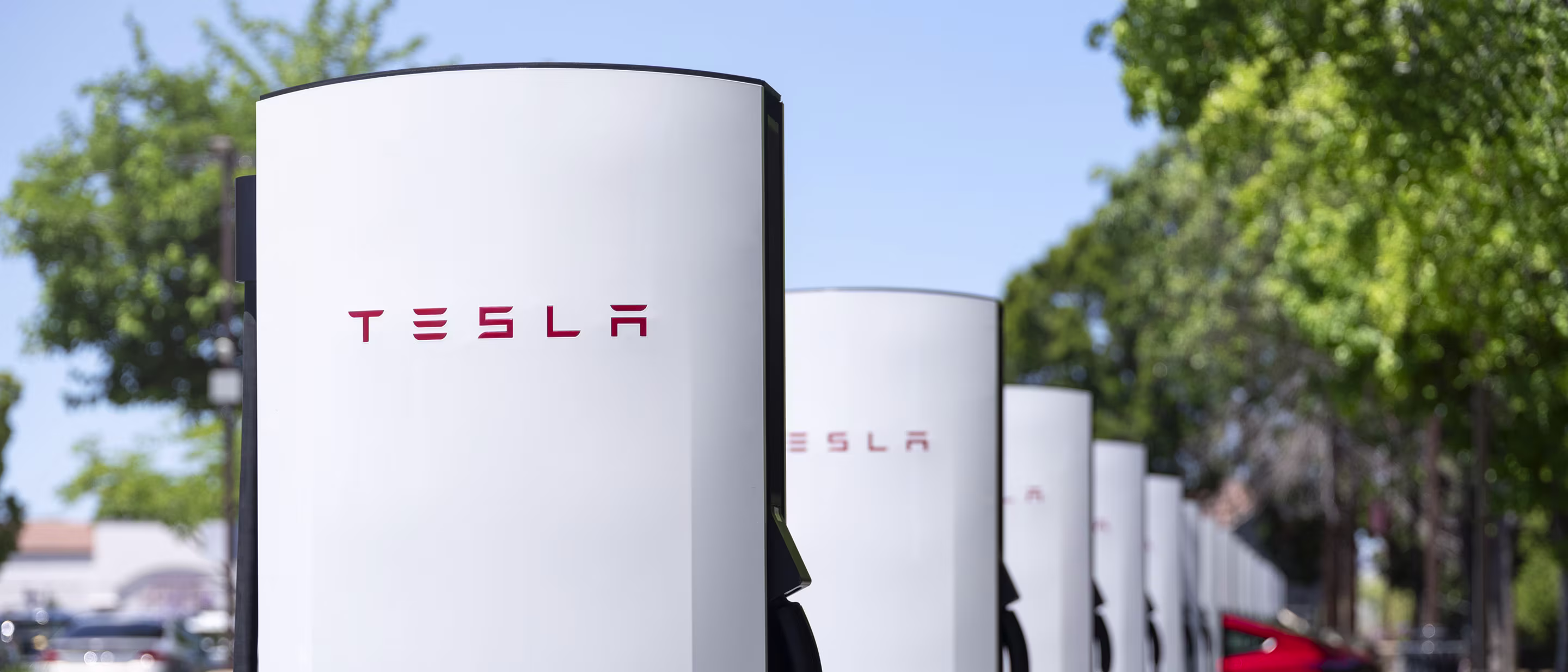 Tesla Supercharger istasyonları — yakın plan