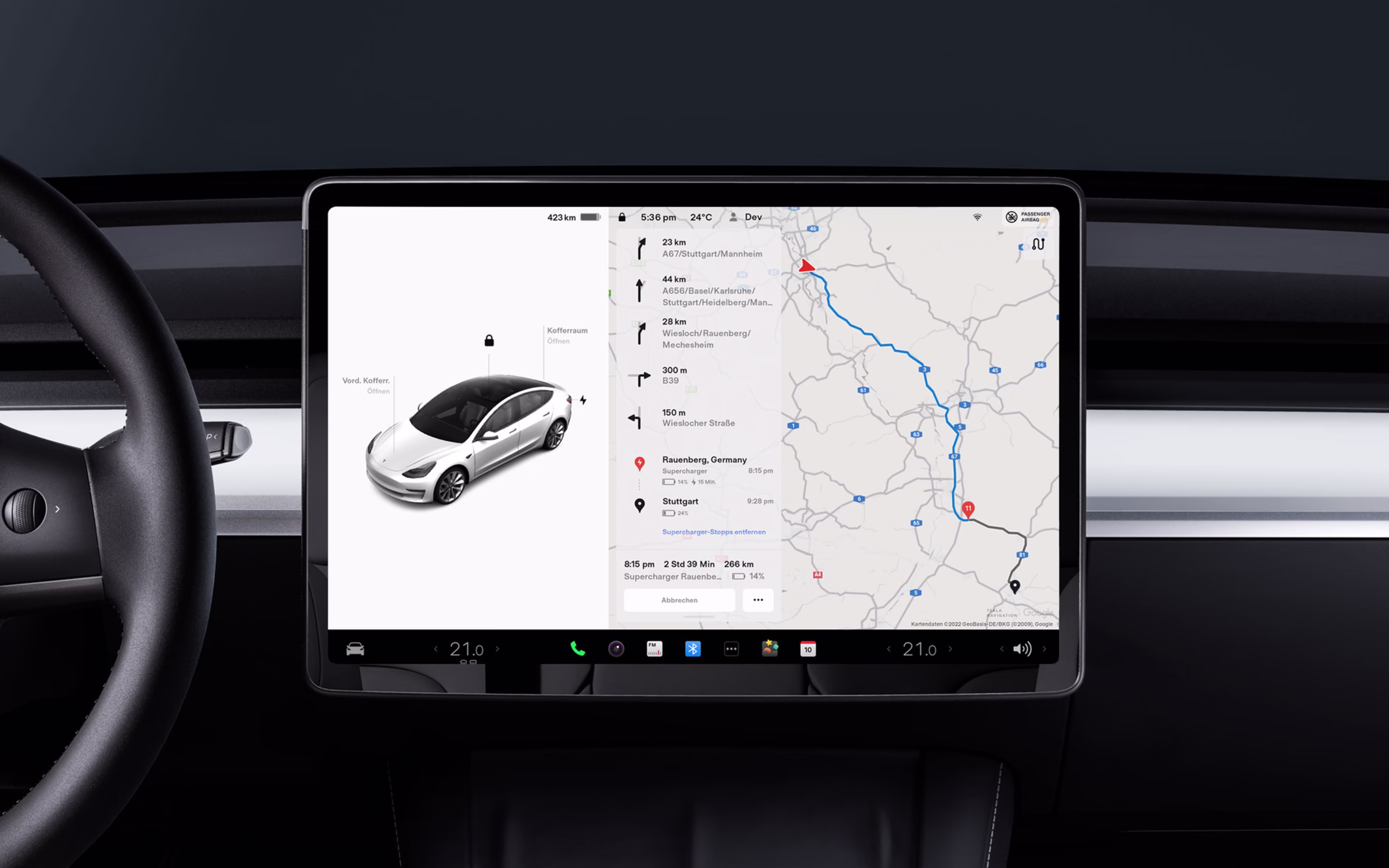 Tesla orta ekranda Trip Planner rotası